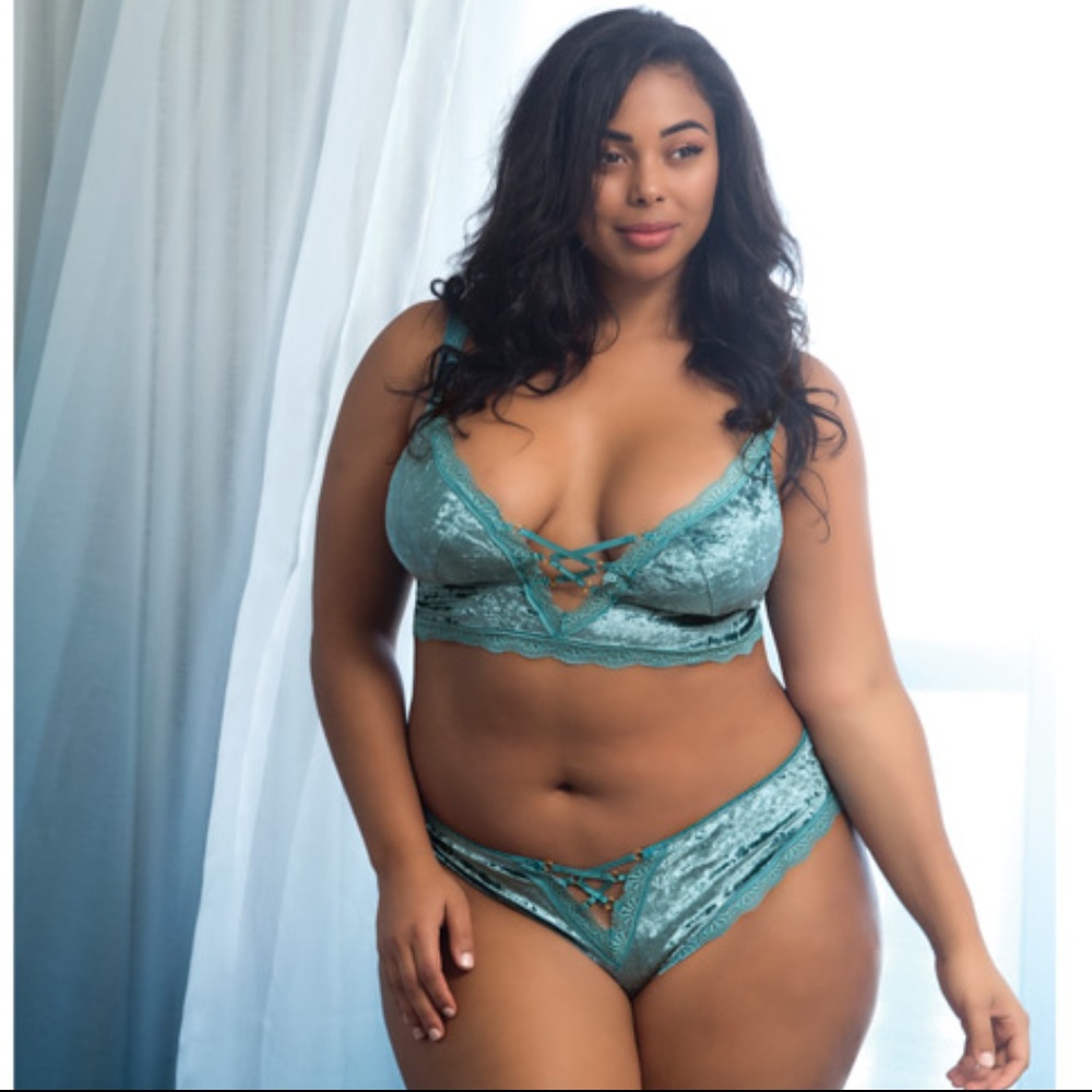 Amalie Crushed Velvet Bralette & Panty w/Lace Up